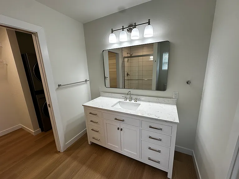 Primary en suite bathroom.
