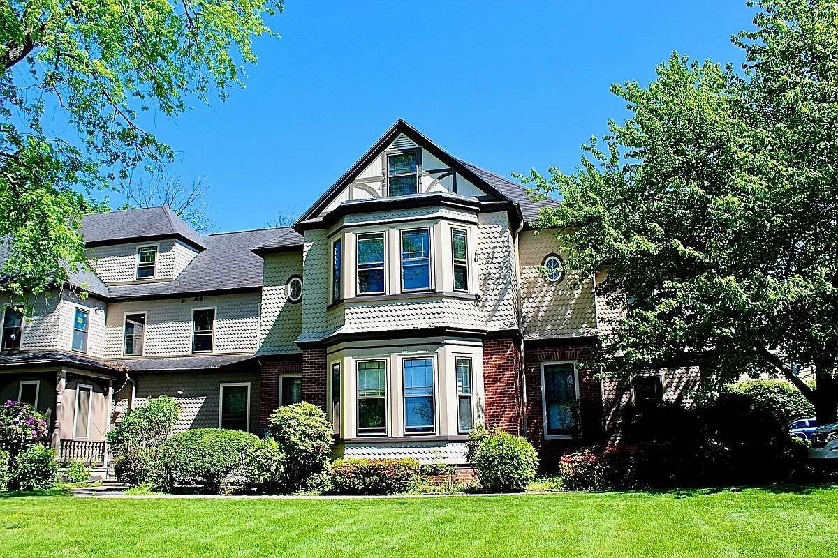 Building Photo - 406 Delaware Ave #201