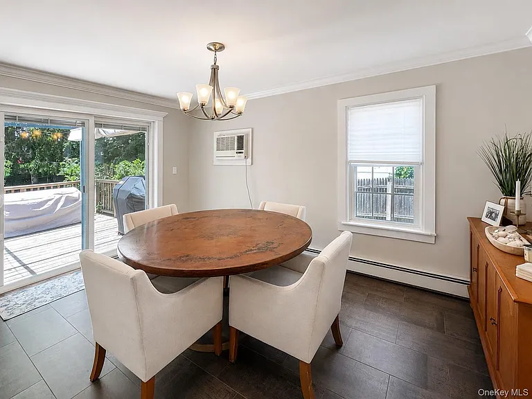 98 Frederick Ave — Photo 11