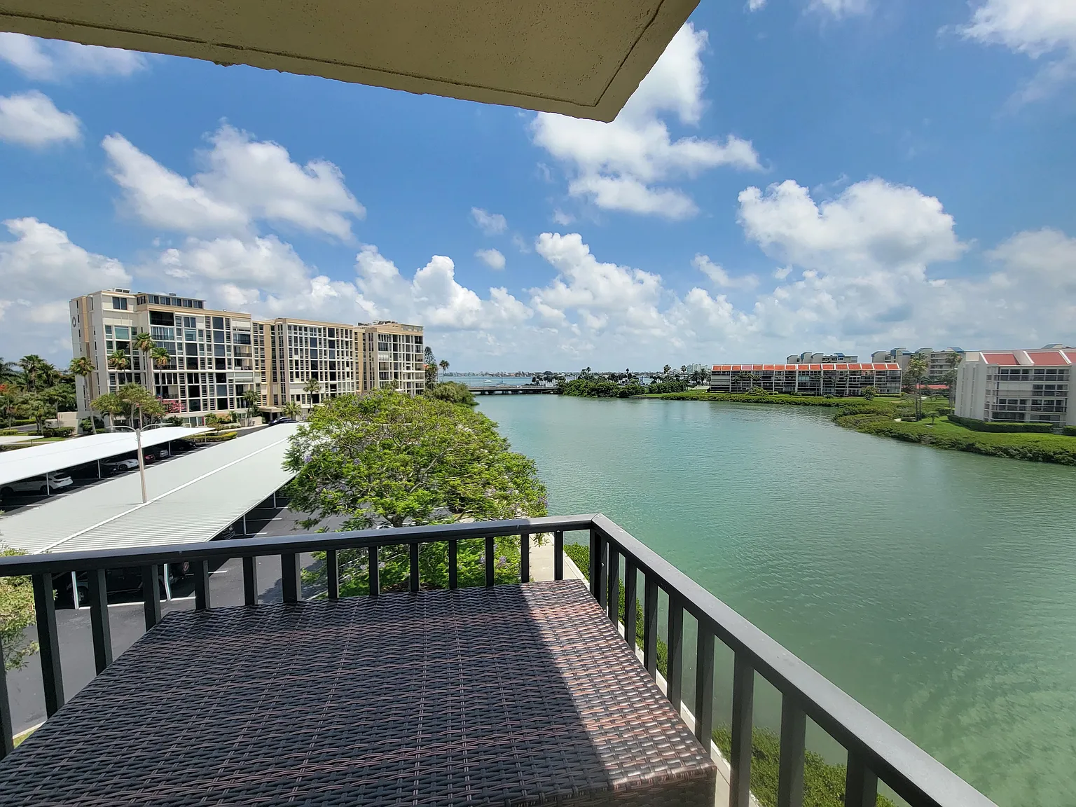 Long term 2/2 condo 55 plus gated, waterfront 4th floor corner unit — Photo 2
