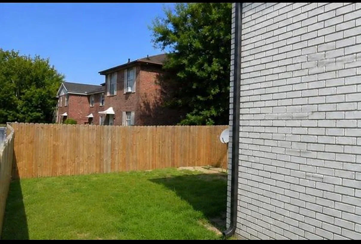 3 bed, 2.5 bath, 1750 sqft, $1,800 — Photo 1