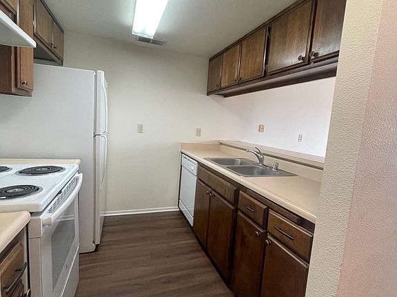 5th image of 820 Mission Sierra Ct APT D