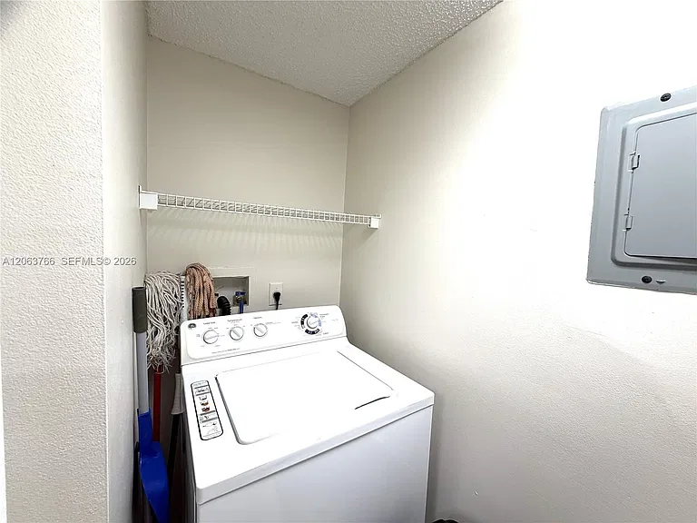 5045 Wiles Rd #201 — Photo 12