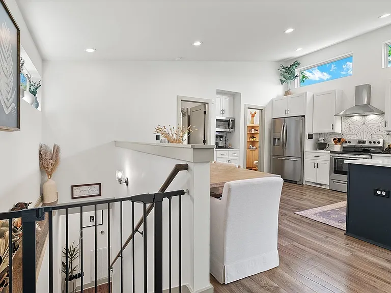 308 Sunliner Dr — Photo 21