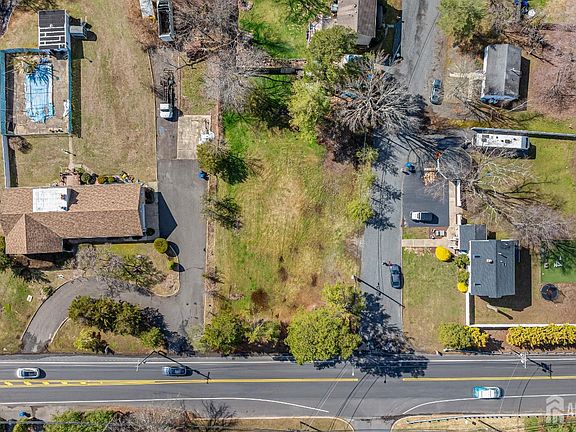 4th image of 1815 Englishtown Rd
