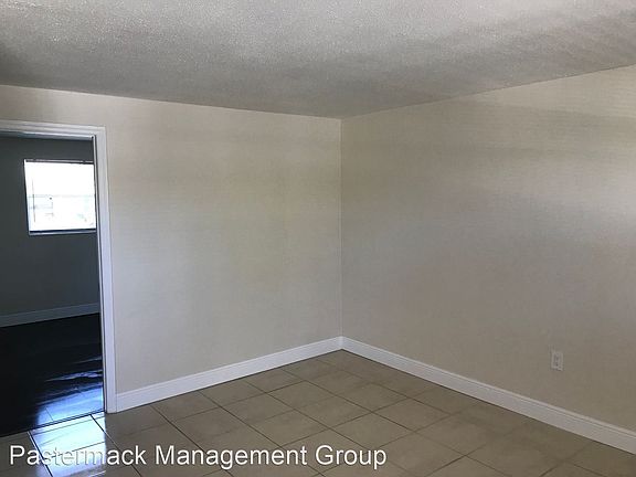 2nd image of 208 Pierce Ave #8