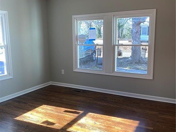 5th image of 808 N Weldon St