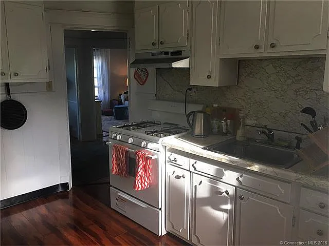 Building Photo - 225 Whiting Ln #2