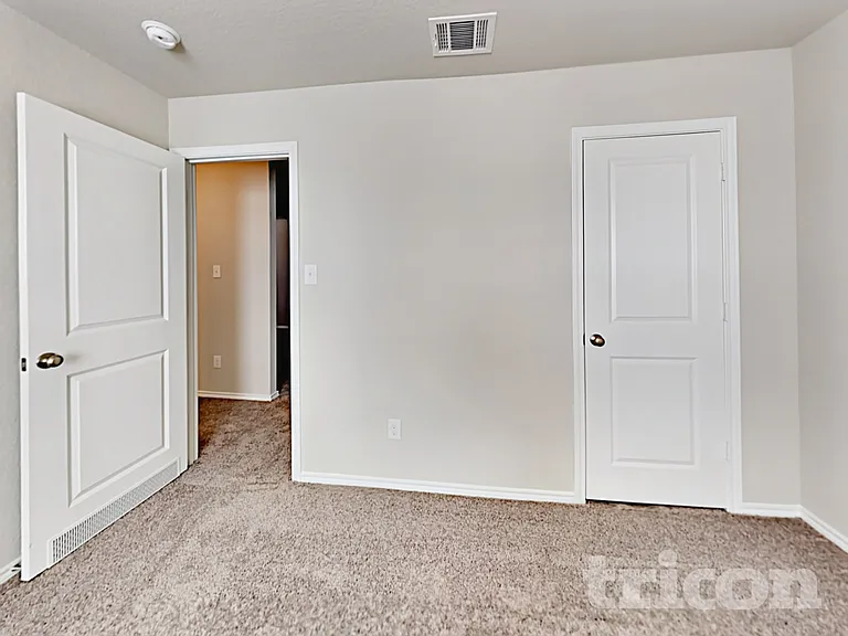 5202 Everett Loop — Photo 13
