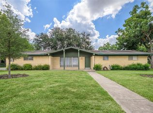 516 W 14th St, Shiner, TX 77984