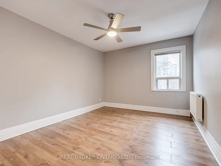 77 Isabella St #UPPER — Photo 13