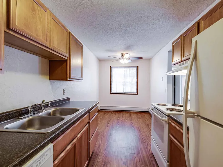 Silver Bell Apartments — Photo 11