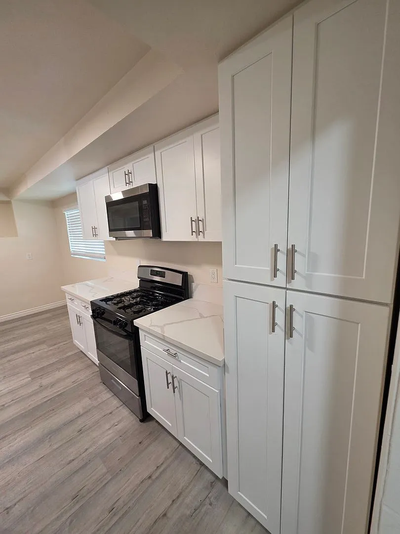 4 Bedroom 2 Bathroom Home — Photo 3