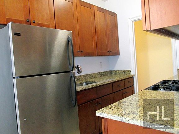 2nd image of 3206 47th St APT 3F