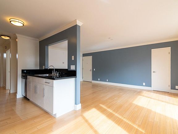 3rd image of 2884 Sawtelle Blvd APT 204