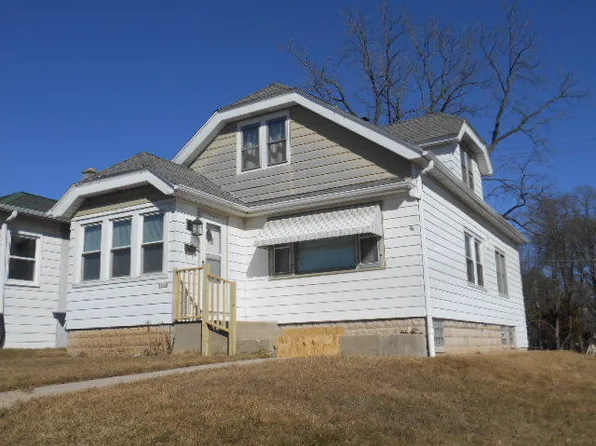 8714 W Greenfield Ave, West Allis, WI 53214