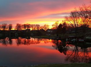 26 Apple Point, Petersburg, IL 62675