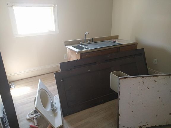 3rd image of 225 Cambridge Ave #2