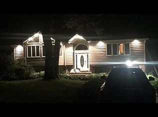 28 Windsor St, Centereach, NY 11720