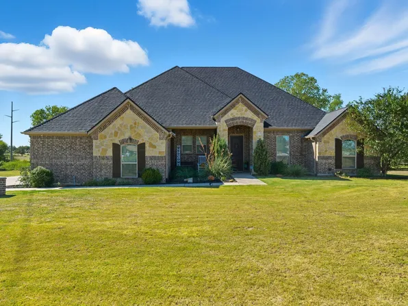 330 Pack Saddle Ct, Weatherford, TX 76088
