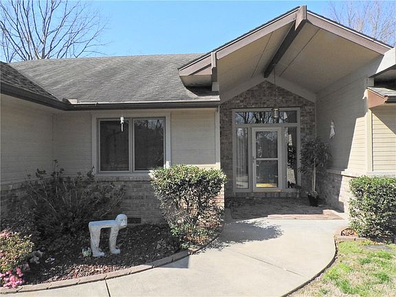 2nd image of 35 Churchill Dr