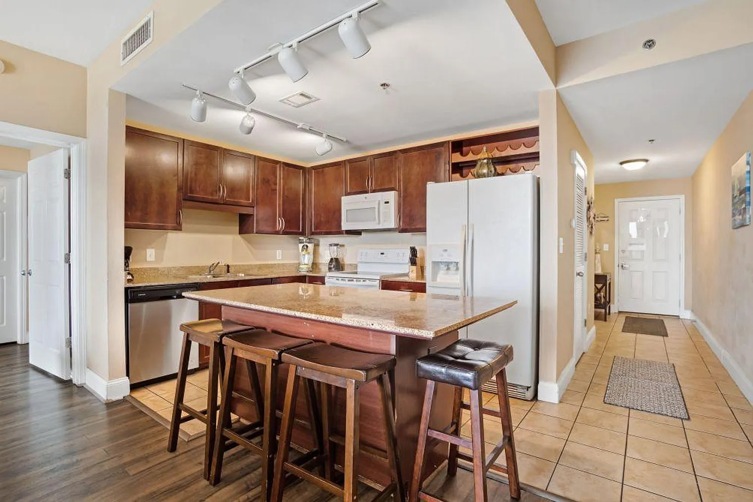 2 bed, 2.0 bath, 1194 sqft, $2,520 — Photo 3