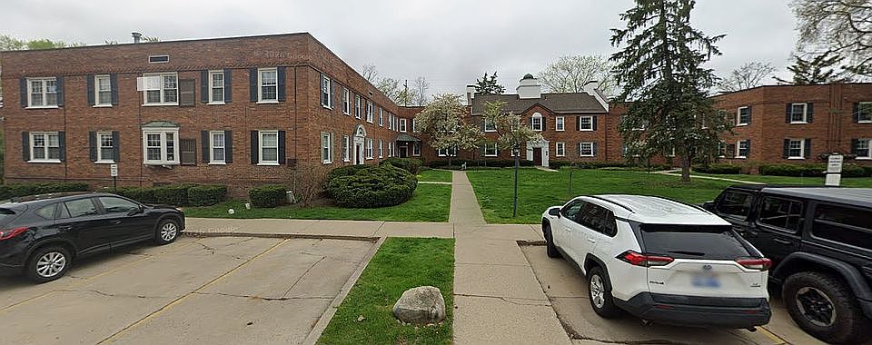 1st image of 605 Glenmoor Rd APT 2A