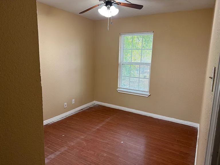 710 Prestwick Blvd — Photo 4