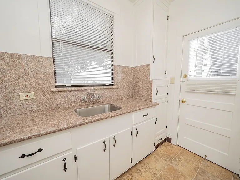 6031 Claremont Ave — Photo 7