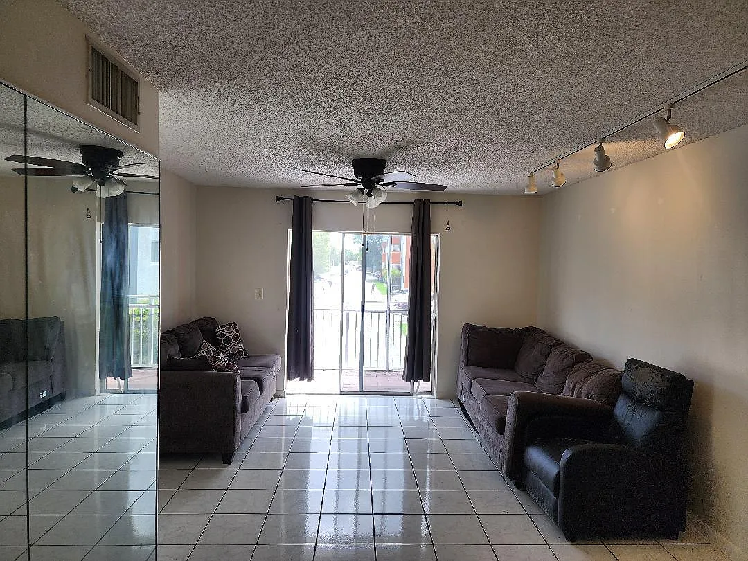 11311 SW 200th St — Photo 2