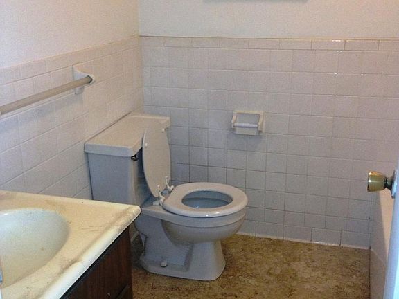 4th image of 91 Carman Dr #403