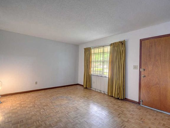 2nd image of 315 McFarland Dr