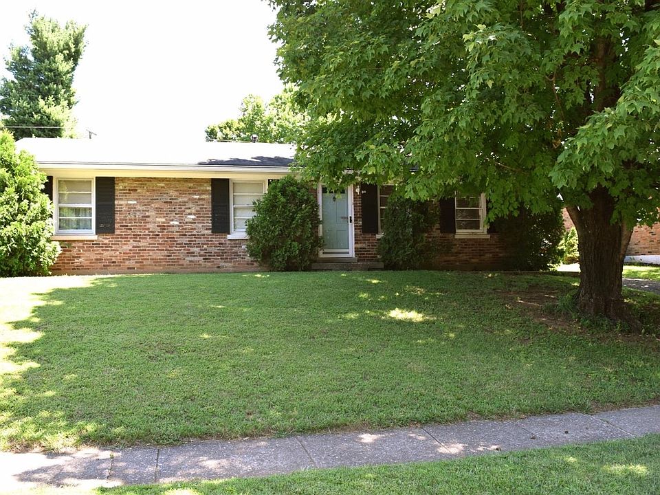 1st image of 305 Stoneybrook Dr