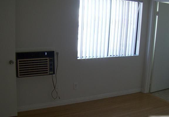 4th image of 843 S Ardmore Ave APT 104