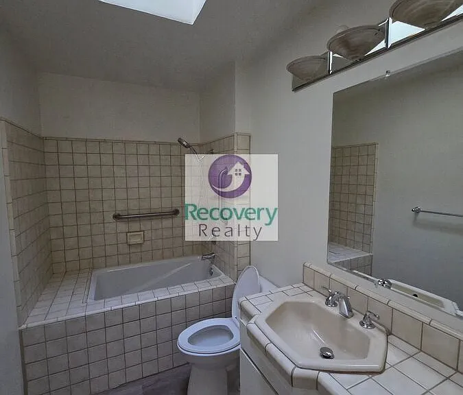 24245 Grand View Ave — Photo 26