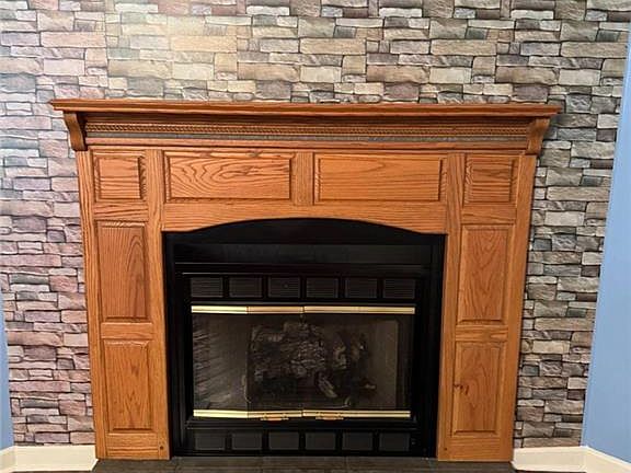 5th image of 2400 Zingara Rd NE