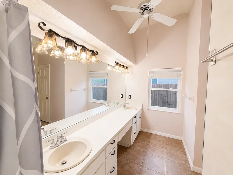 1128 Bloom Hill Ave — Photo 6