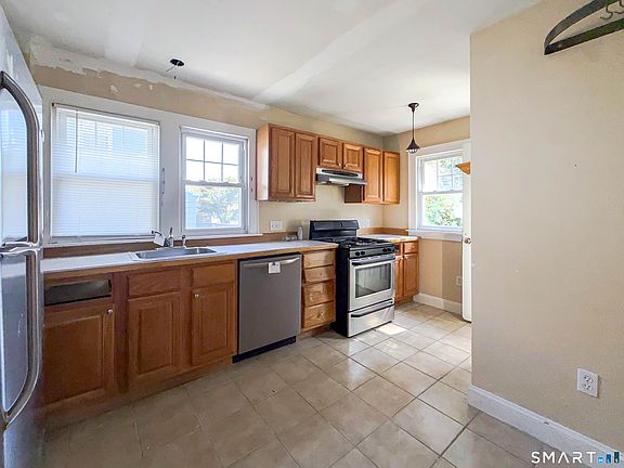 3rd image of 45 Queens Avenue