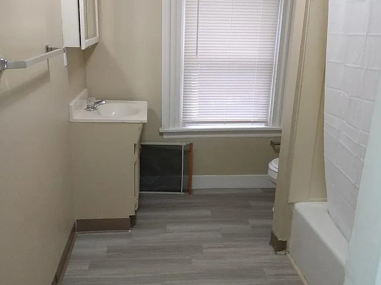 7 Broad St #4 — Photo 18