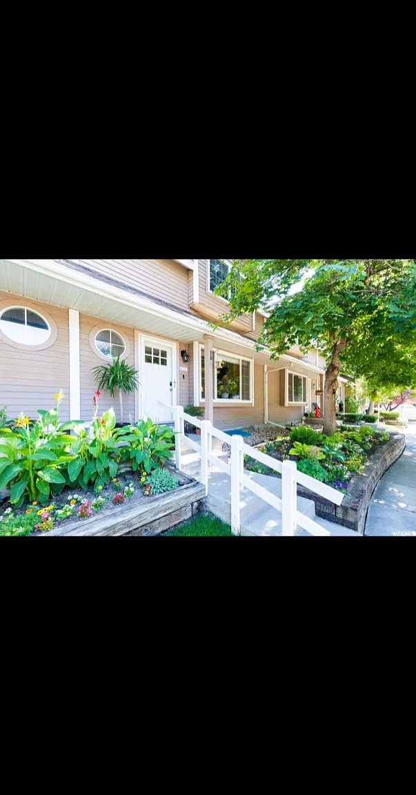 2 bed, 2.5 bath, 1800 sqft, $1,799 — Photo 1