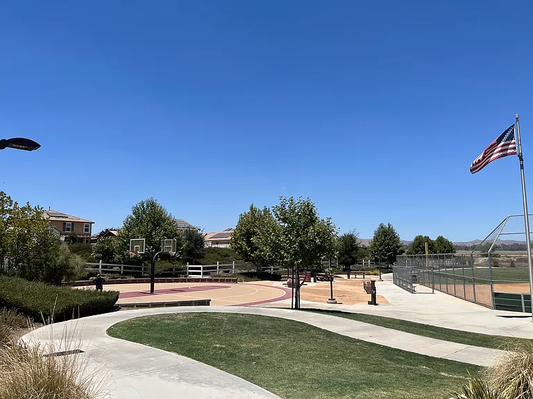 160 Yosemite Ave — Photo 44