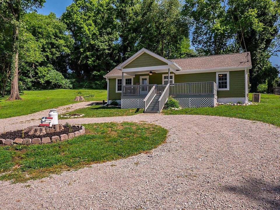 1st image of 121 Moore Cir