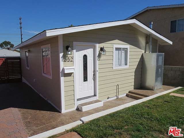 1st image of 652 W Sepulveda St