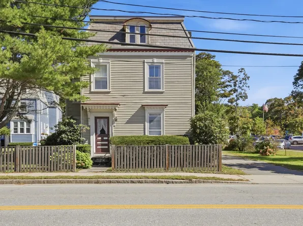 79 Central St APT 2, Ipswich, MA 01938