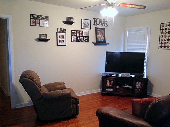4th image of 609 E Anaqua Ave