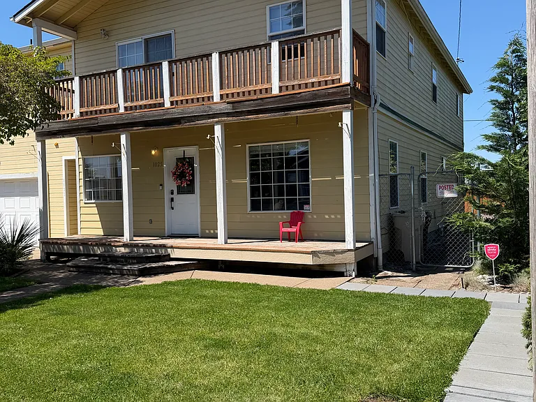 1025 10th Ave SE — Photo 3