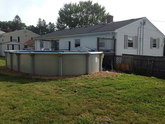 2nd image of 27 Bratt Ln