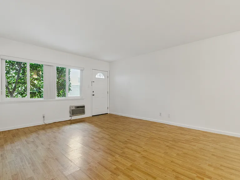 5804 Whitsett Ave #2 — Photo 7