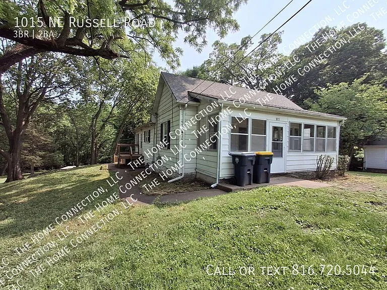 1015 NE Russell Rd — Photo 1
