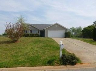 440 Raymond Dr, Winder, GA 30680